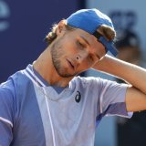 Leandro Riedi, ici lors du Swiss Open de Gstaad en juillet, espère être remis à temps pour les qualifications de l'US Open. KEYSTONE/PETER SCHNEIDER